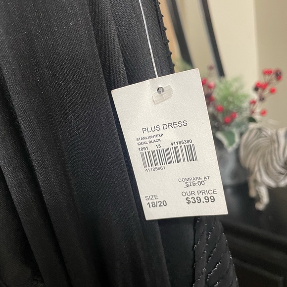 Kato Elegant Black V-Neck Dress - Picture 3 of 4